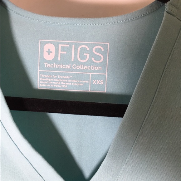 COPY - FIGS Women's Casma Sea Glass Scrub Top XXS - Picture 4 of 8